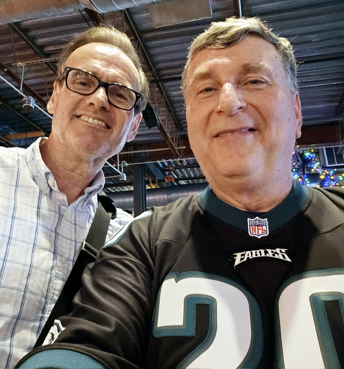 TrafficGuyBry's tweet photo. @SiriusXMFantasy @GarageFishtown @Fantasy_Guru @PaulKellyTweets @caplannfl Had an awesome time today with you all! Best of luck to everyone, and we'll have to make this an annual shindig. Was great finally meeting the Guru, Mr. C & Mr. Paul! And kudos to @GarageFishtown on providing a great venue & tasty food & brews! π #gurrific #FantasyFootball https://t.co/KOj3JDBx4D