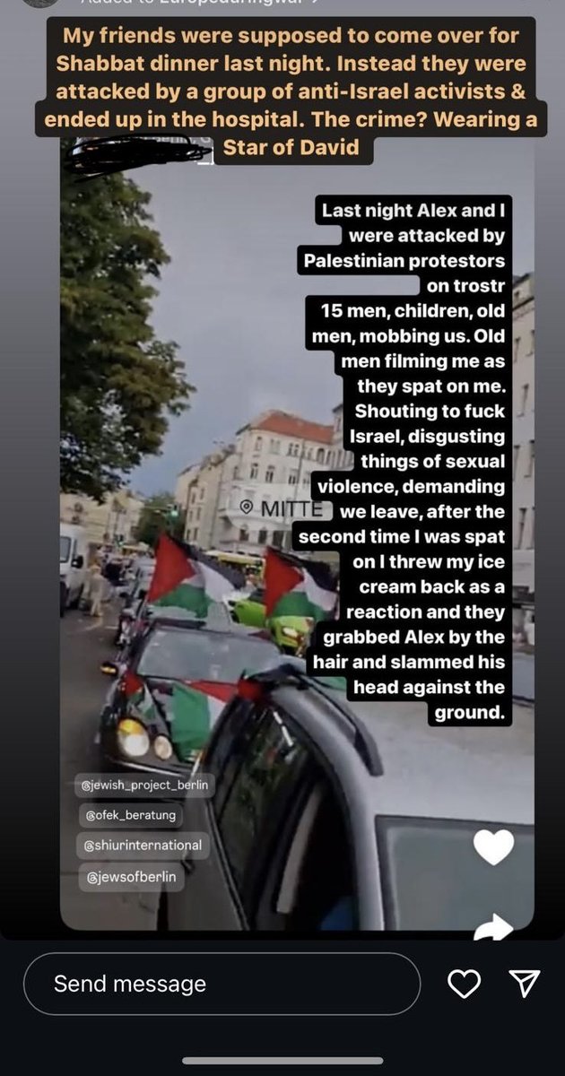 athmrva's tweet photo. Freitagabend zog dieser propalästinensische Autokorso durch Berlin Mitte über die Torstraße. Heute erfahre ich, dass Freunde einer Freundin von mir, ein jüdisches Pärchen, aus dem Korso heraus von einem antisemitischen Mob angegriffen, bespuckt und geschlagen worden ist. #Berlin https://t.co/sI7ddYgpPu