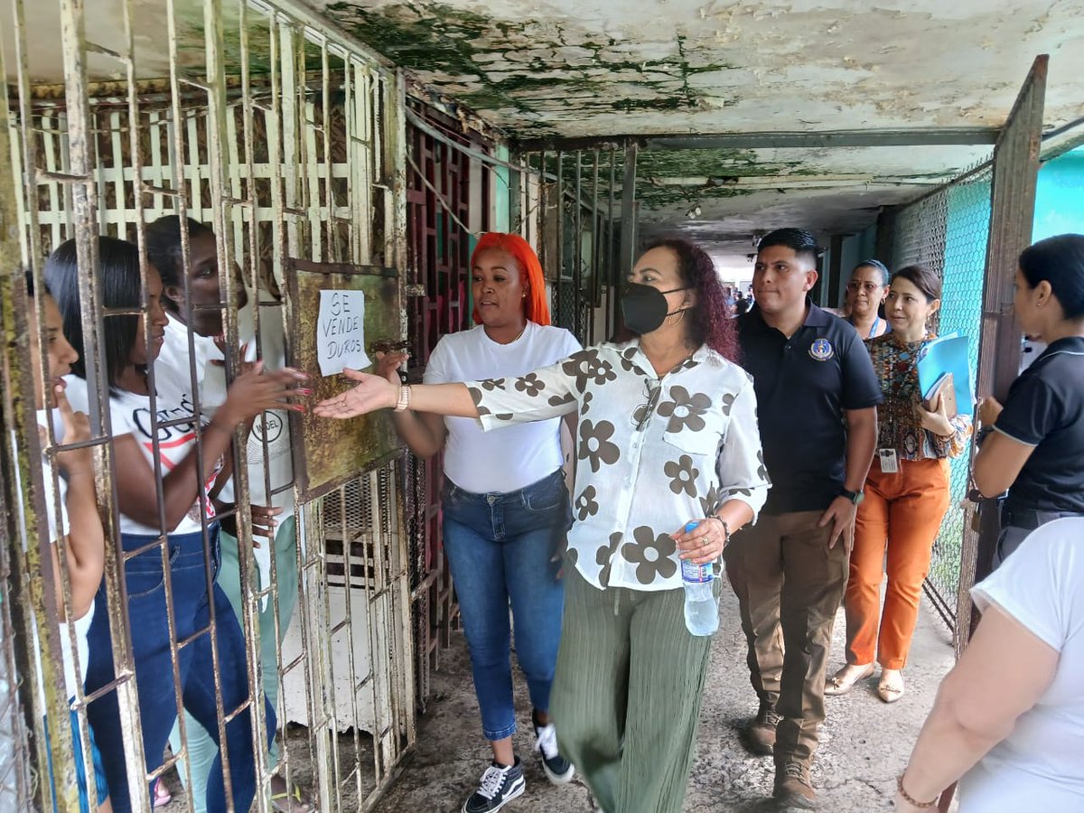 Directora de la Dirección G. del Sistema Penitenciario <a href="/marielajimene10/">marielajimenez</a> se compromete a que las privadas de libertad, que tengas las 2 terceras partes de la condena se les otorgue libertad vigilada. <a href="/MinGobPma/">Ministerio de Gobierno de Panamá</a> <a href="/criticaenlinea/">Diario Critica.Pa</a> <a href="/nexnoticias/">Nex Noticias</a>
