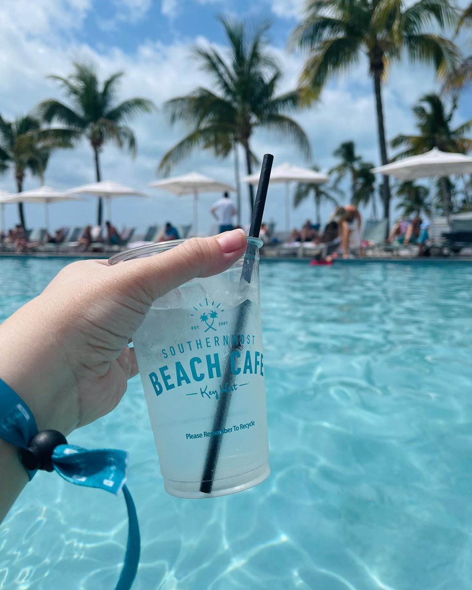 Sippin' Sundays, we'll drink to that! There's nothing like a poolside drink at Southernmost Beach Resort 🌊 

Stay a while bit.ly/3xHJQoZ