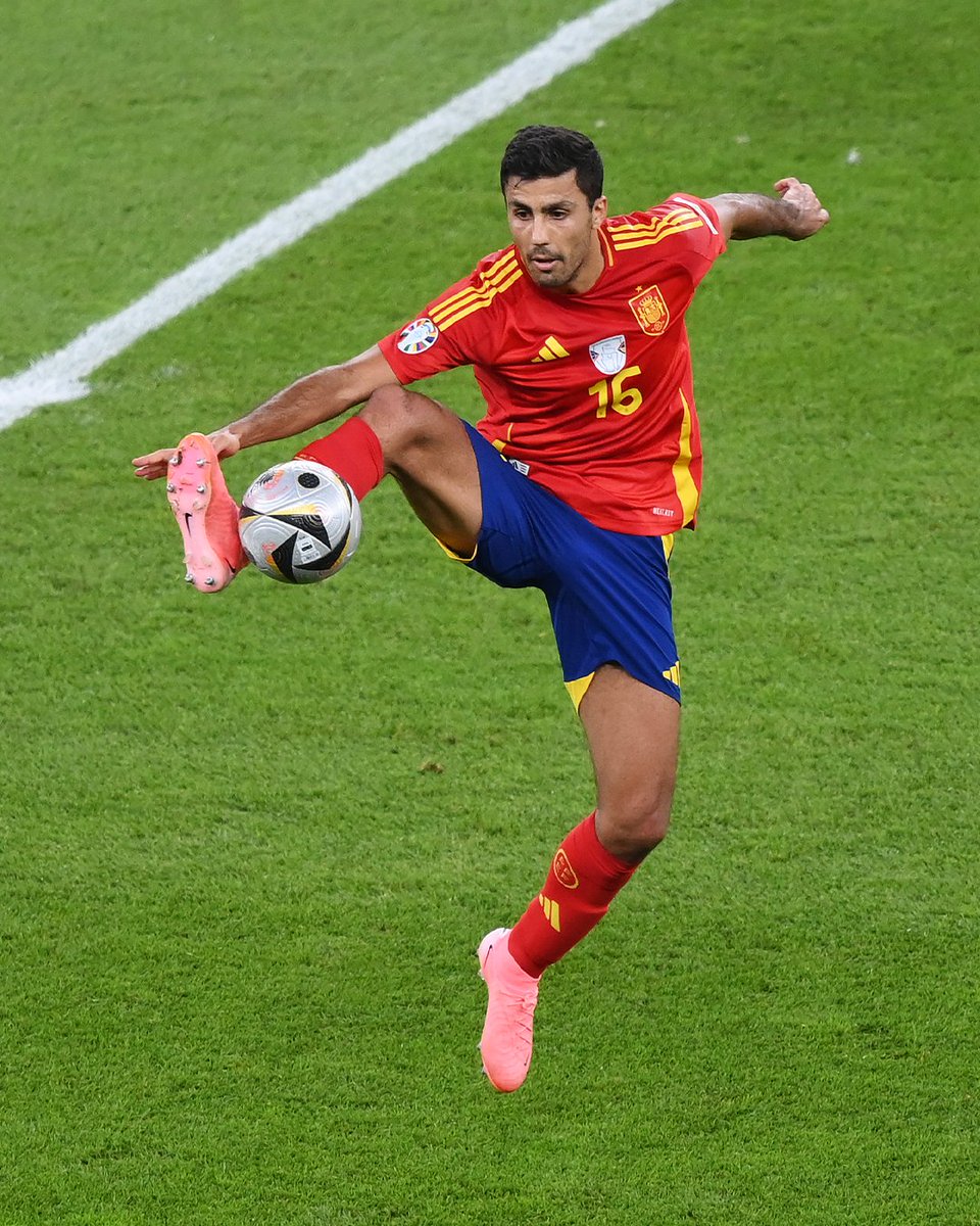 🇪🇸 RODRI, ELEGIDO MEJOR JUGADOR DE LA #EURO2024 

😍 ¡Merecidísmo, Rodri!

#EURO2024