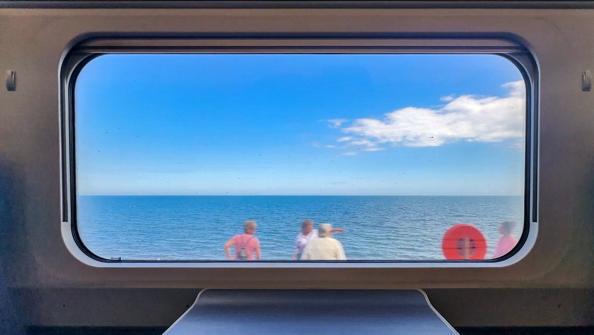 MrTimDunn's tweet image. “What Football?” I asked. I genuinely had no idea a now-apparently big match was on today; yet the disbelieving reaction of others aboard was as real as my happy ignorance. Anyway. @GWRHelp to Totnes; then @southdevonrly not as heritage but as intended: a branch line, for travel.