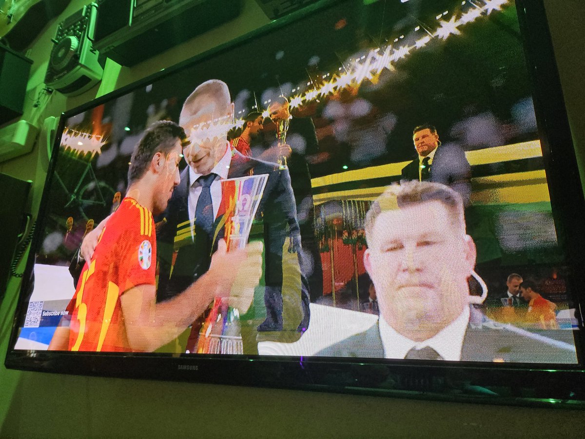 jamieh7's tweet image. Rodri shitting himself he's going to get a kiss with tongues