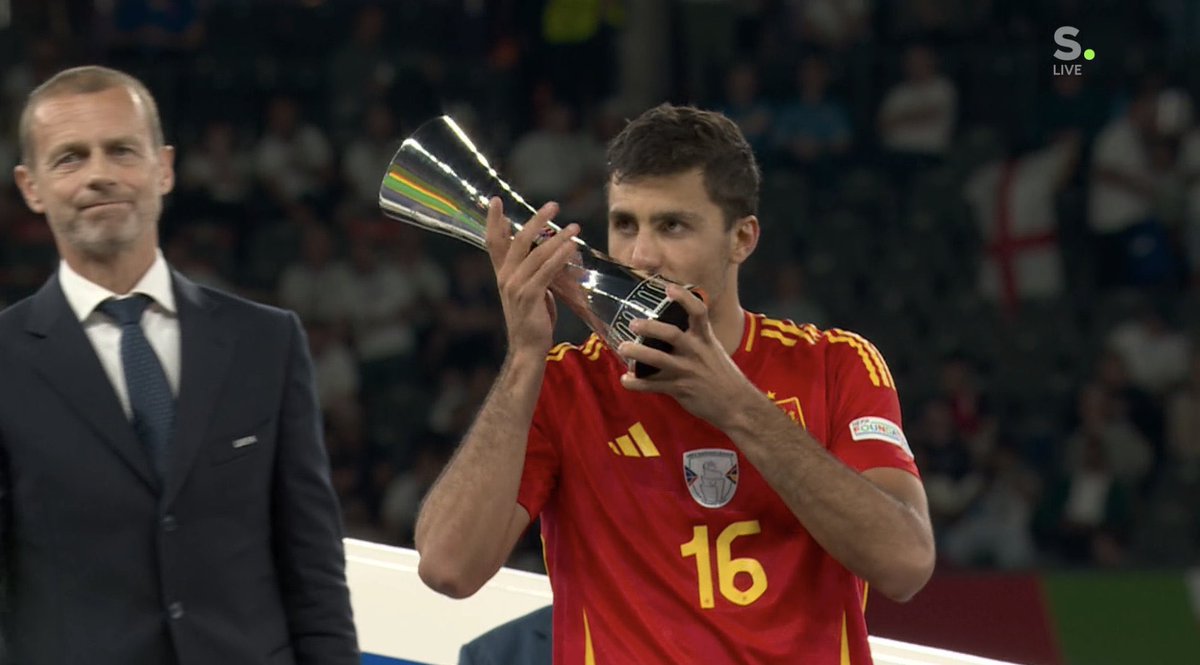 RODRI PLAYER OF THE TOURNAMENT. HE DEFINITELY DESERVES THE BALLON D’OR