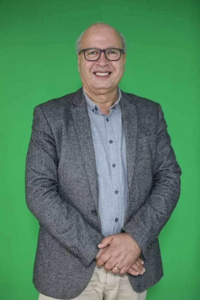 هذا هو محمد الطالبي عميد كلية العلوم بنمسيك الدار البيضاء .. الذي رفض ان يسلم الشهادة الجامعية لطالبة في الكلية بسبب الكوفية الفلسطينية !!! 
بغيناه هاد السيمانة يدوز أسوأ أسبوع في حياتو ..!!!