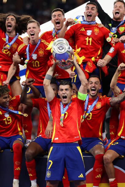 MORATA CAMPEON. 

Le han matado. Le han dicho de todo. Pero hoy? Hoy es campeón. Se lo merece más que nadie. Viva españa