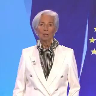 climacritic's tweet photo. Christine Lagarde: "Il cambiamento climatico" ci impone di rivedere l'intero sistema economico e finanziario, in linea con la transizione Net Zero, compresa la necessità di ridurre la nostra impronta di carbonio dalle monete alle banconote". 

Cioè zero monete, zero banconote! https://t.co/cSFhHoobER