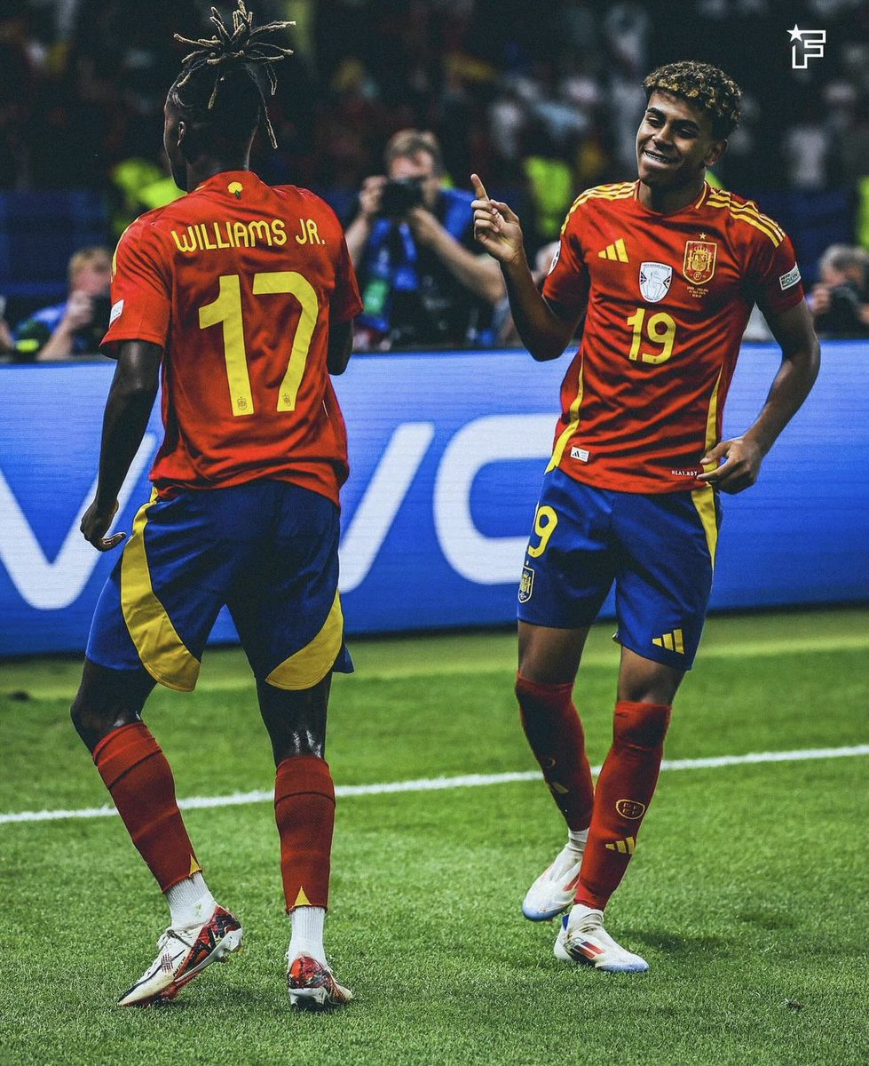 Fichajes_futbol's tweet photo. Parece que se ha quedado buena noche 🌙🎉 https://t.co/DbEdAYzpy1