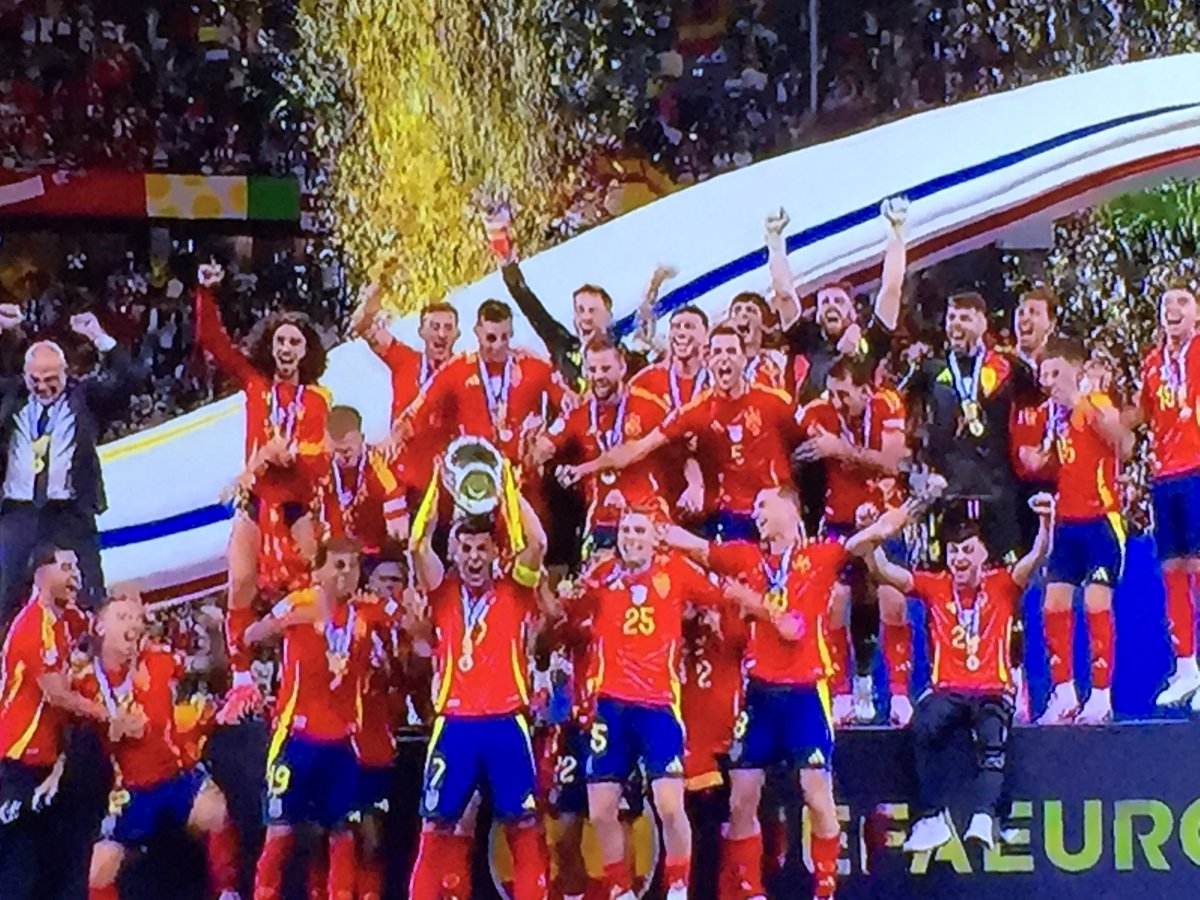 JosefaNavarrol's tweet photo. #Eurocopa2024 enhorabuena campeones!! https://t.co/4EbOok4Cgp