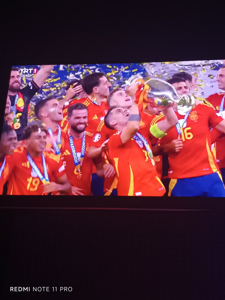 defargex's tweet photo. İspanya kralı. Kamyonlar  dolusu kadını bu gece  İspanya milli takımına sunacak hazır 4. Kez. Kupayı alıyorlar ırk burdan devam etsin diye 😂😂😂 #Ispanya #Eurocopa2024 https://t.co/RFidMOzwmJ