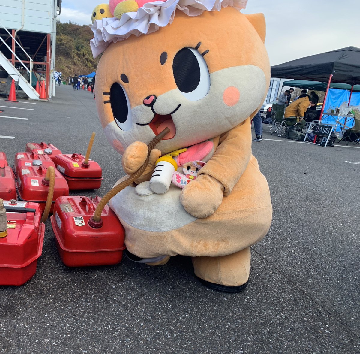 chiitan7407's tweet photo. @succlotl No! Never drink radium!
Radium is harmful to your health. Don't do it.

I drink gasoline. https://t.co/4GXs1MwRZ1