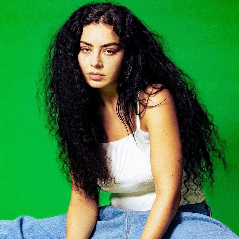 chartscharli's tweet photo. ‘BRAT’ surpassed 400 MILLION streams on Spotify. https://t.co/Ocx7NQjuIX