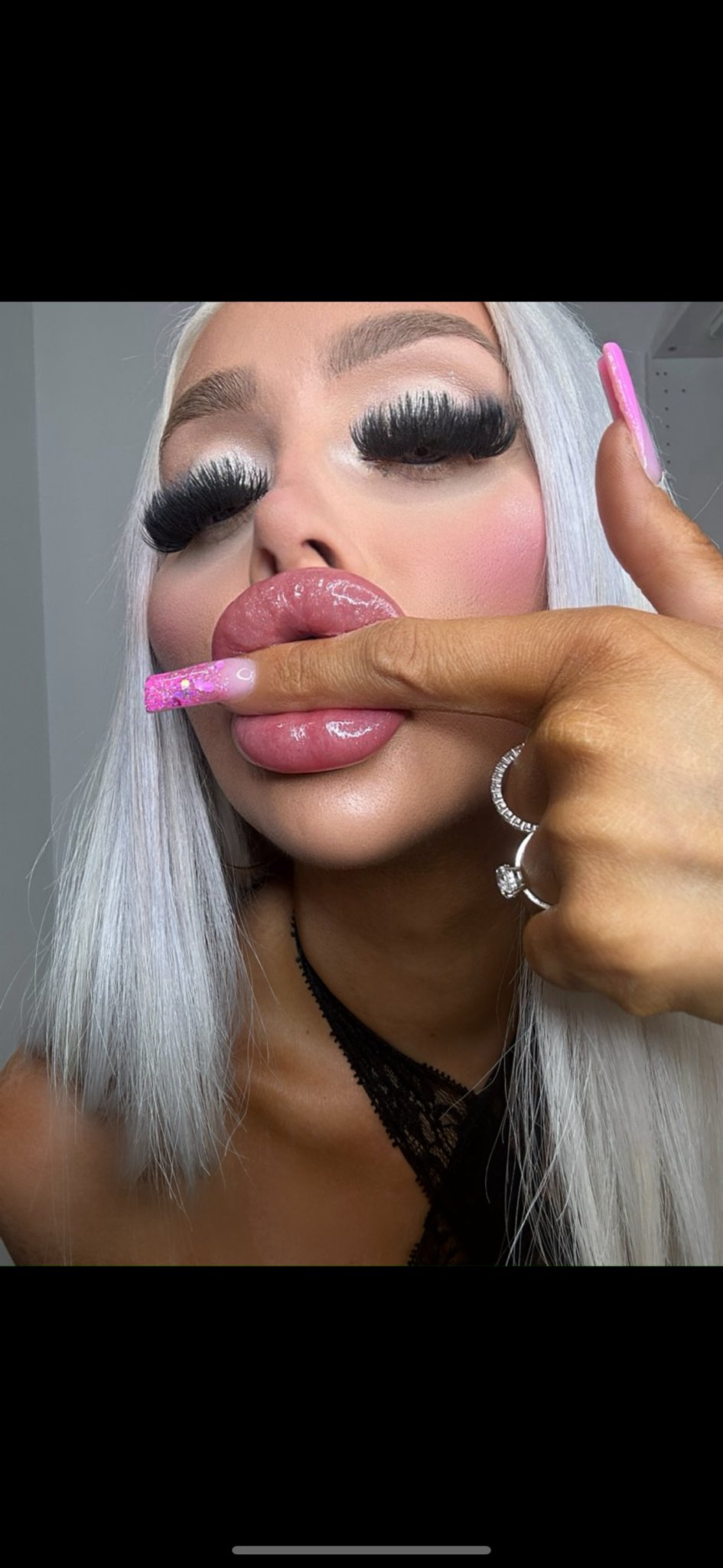 Pay for your perfect bimbo goddess next lip fill now piggy 🐽😈⬇️⬇️ Send £200 then thank me for allowing you fund my dick sucking lips 💕 https://t.co/wErrYCICMX https://t.co/yluFFWYSH8