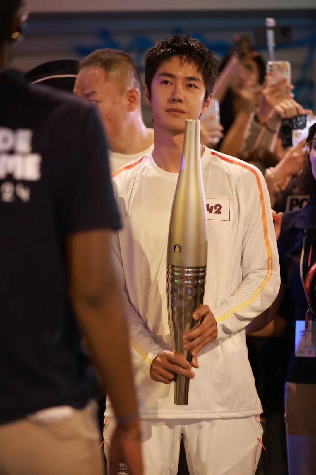 wang yibo archive on X: "📸 | Wang Yibo with the Olympic torch at day 1 of the Paris Olympic Torch Relay. He is the last Chinese actor torchbearer in Olympics 2024