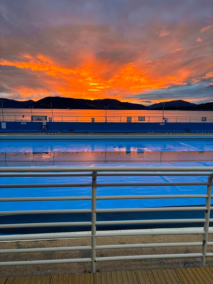 discinverclyde's tweet photo. The @InverclydeL Gourock Pool at Sunset.

Thanks to Sharon Mcnee for the photo 📸

Discover Inverclyde 👇
https://t.co/IOztDSJtbm

@Scotland | @VisitScotland

#DiscoverInverclyde #DiscoverGourock #Gourock #ScotlandIsCalling #Scotland 
#DiscoverScotland #ScotlandIsNow https://t.co/XjGGv5NBTm