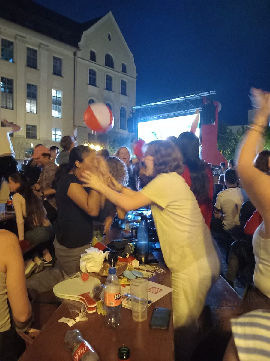 Okay so it wasn’t England’s night. But of this moment the commentator said:  “England spielt Fußball - Halleluja!” @NLCS1850