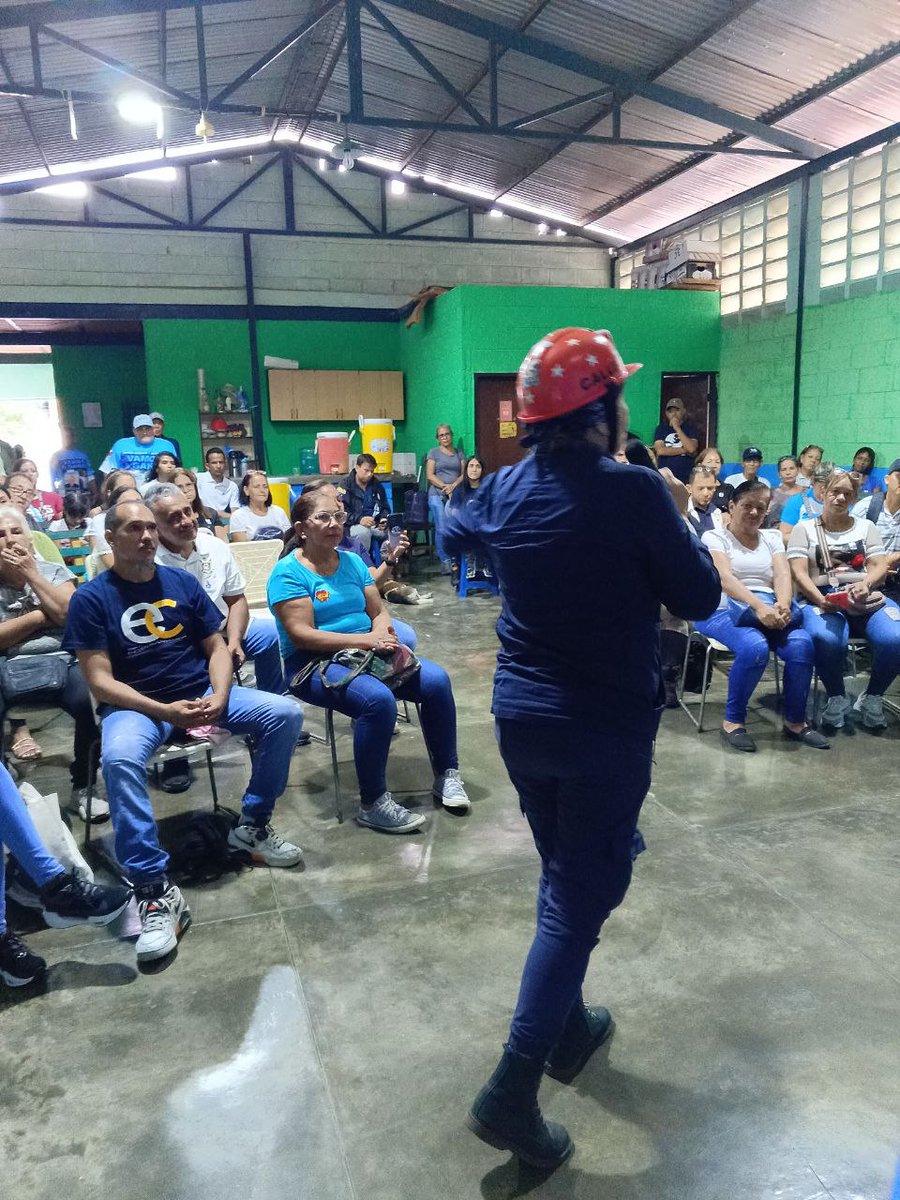 KellyParedesAD's tweet photo. #Charallave y sus Mujeres muestran un gran compromiso por el cambio del país.
Evelin Pinto,Sairam Rivas y La Abuela del Casco Rojo nos dieron varias estrategias para apoyar fuera del centro este #28Julio y cuidar el Voto de Venezuela y de @EdmundoGU 
#VamosAGanarConEdmundo https://t.co/ypIxyhy583