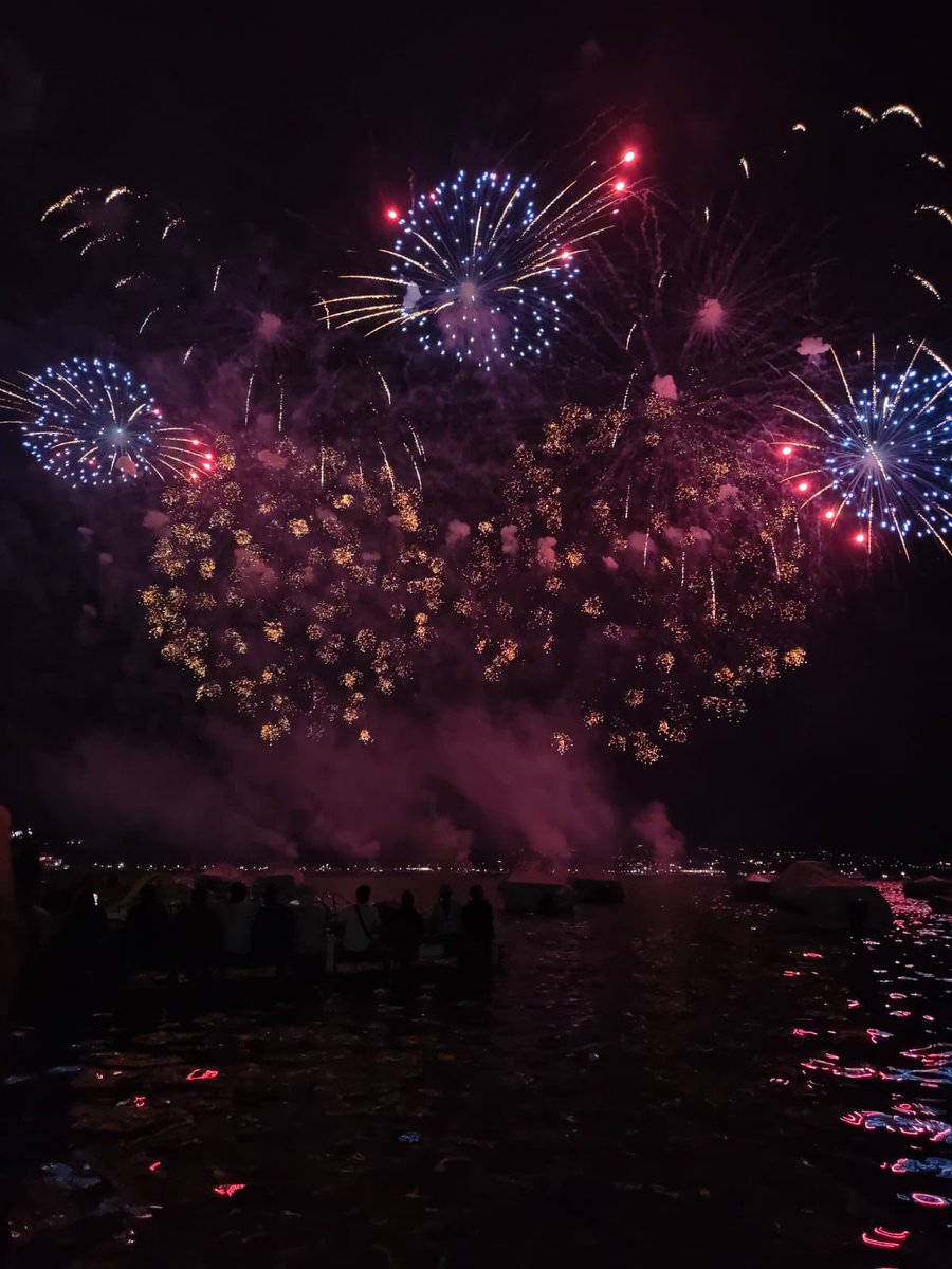 MerickaAdrien's tweet photo. Eh bah j’aurais fait le feu d’artifice de Annecy, et il est incroyable ! ✨🎆
#Annecy https://t.co/K2nGBJW38M