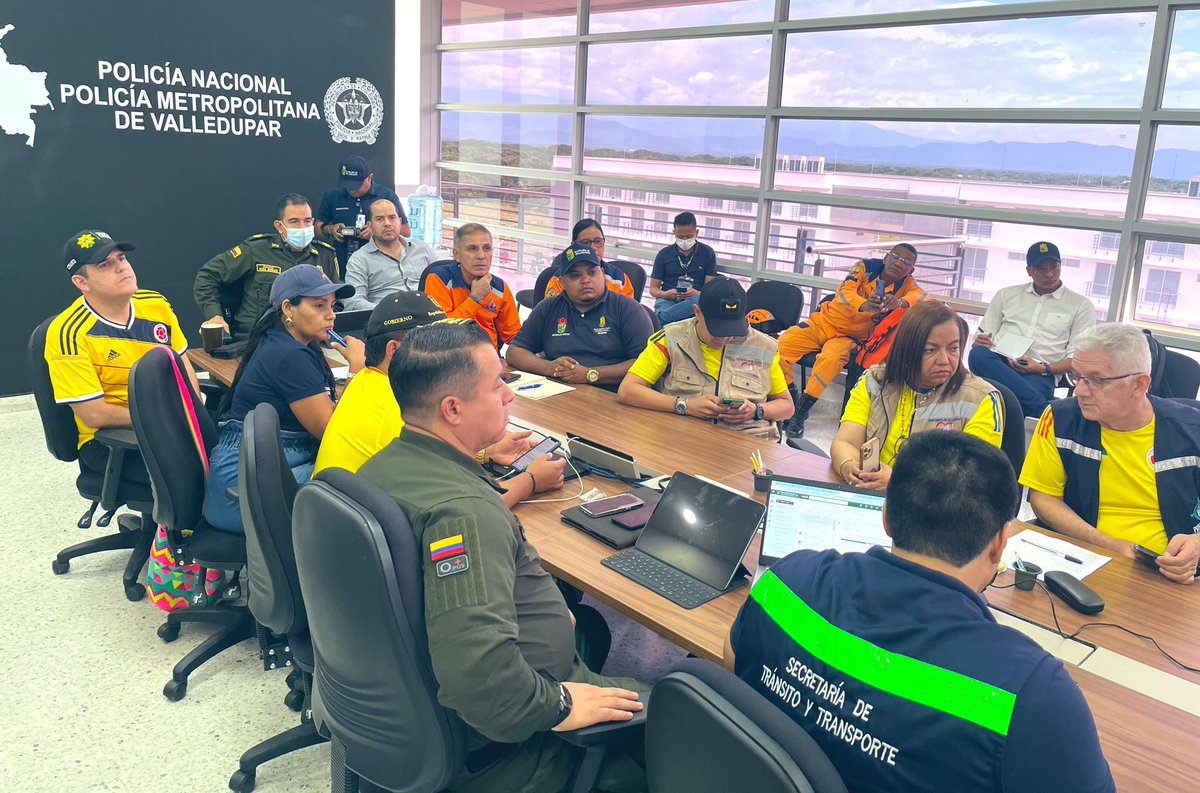 PoliciaMevap's tweet photo. 🇨🇴Instalamos Puesto de Mando Unificado en las instalaciones de la MeVap  @AlcaldiaVpar,@DefensaCivilCo, @FiscaliaCol,@PersoneriaVpar, @SecSaludVpr,@COL_EJERCITO, @DefensoriaCol,@SecTransitoVpar, @GobdelCesar,garantizando la seguridad y tranquilidad en la final de la Copa América. https://t.co/6vLzJVJNbK