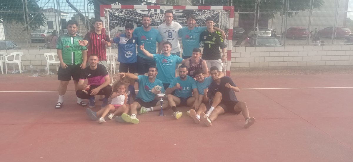 Por fin llegaron las primeras 24H!! Se han hecho de rogar después de 2 finales seguidas perdiendo! Estos si son mis colegas y seguiremos dando guerra! 

💙 Obras y Reformas Jr 💙