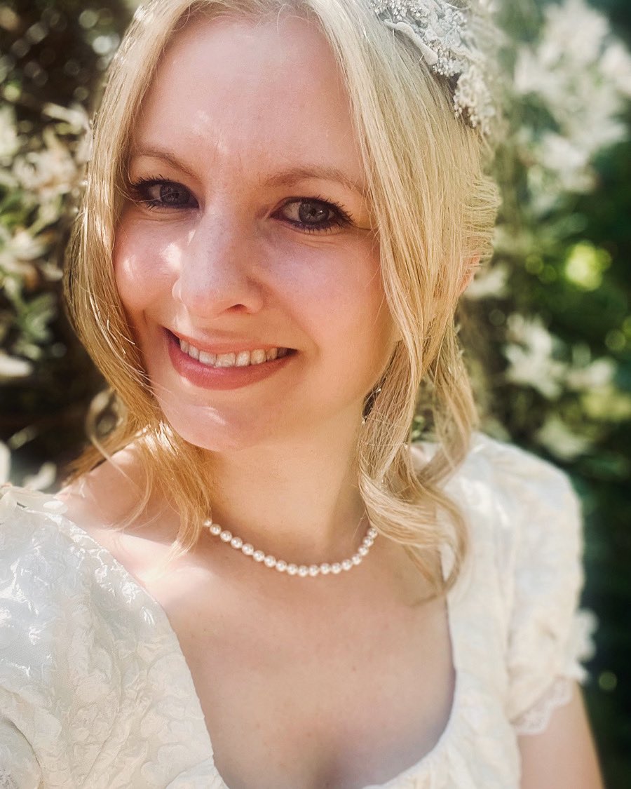 “Emma resolved to be out of doors as soon as possible” - Emma, Volume 3, Chapter 13. Discovering about #janeausten herself through her work &amp; weaving this into a concert programme. Sense&amp;Musicality coming soon! #earlymusic #soprano #regency #squarepiano