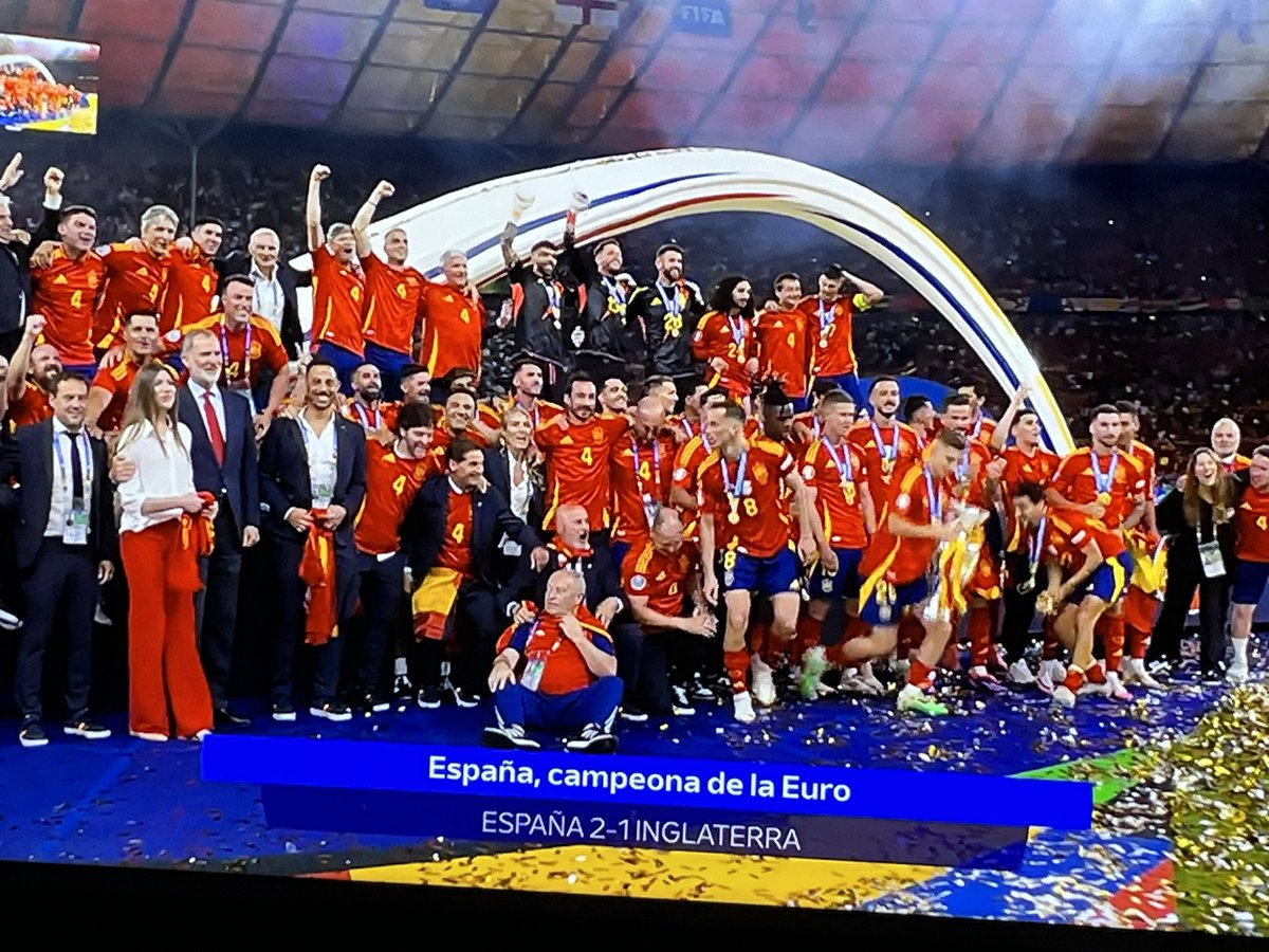 harryelsocio's tweet photo. Somos una sociedad acanallada por la política y por los políticos. Que Viva España, que viva España a pesar de vosotros, hijos de puta. Que viva mi país y que viva mi gente. Que viva el país que levantaron mis abuelos y que nada ni nadie nos cambie nuestra forma de ver la vida. https://t.co/XrCLkecPfy