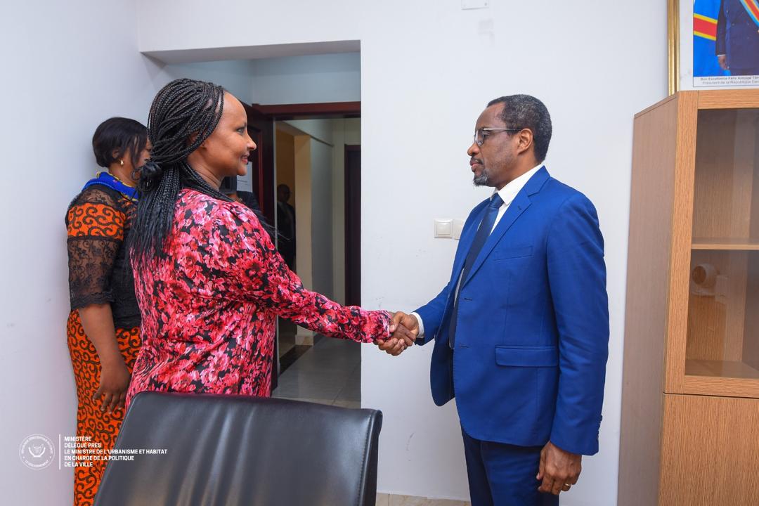 Didiertenge1's tweet photo. La collaboration entre l'Agence Française de Développement et le gouvernement franchit une étape clé avec la phase pilote du projet des villes durables à Boma.Démontrant l'impact crucial des infrastructures sur la mobilité.
 @fatshi13 @SuminwaJudith #VillesSolutions https://t.co/56J1gAKrC1