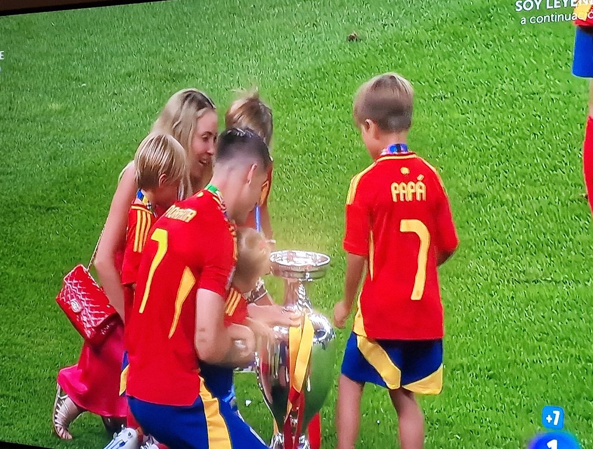 Ilovepisto's tweet photo. Y luego dicen que Morata no tiene buena puntería https://t.co/Rqa0Ug45yr
