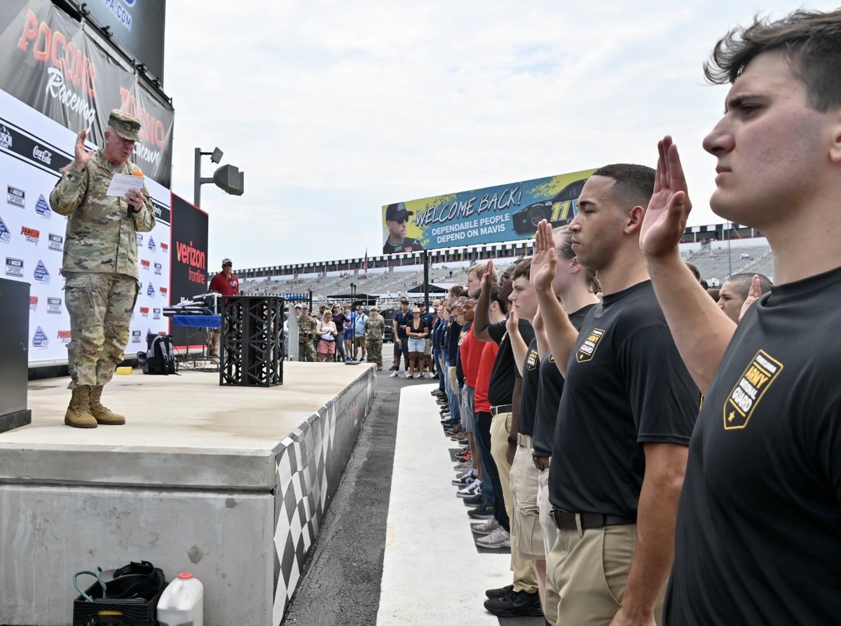 TAGofPA's tweet photo. Outstanding day @PoconoRaceway where @PaNationalGuard Veterans, recruits, and current Service Members were honored for their service before the #HighPoint400. Thanks to our Soldiers and Airmen for showing @NASCAR fans what we’re all about! #TogetherWeServe https://t.co/zjTizrYRDO