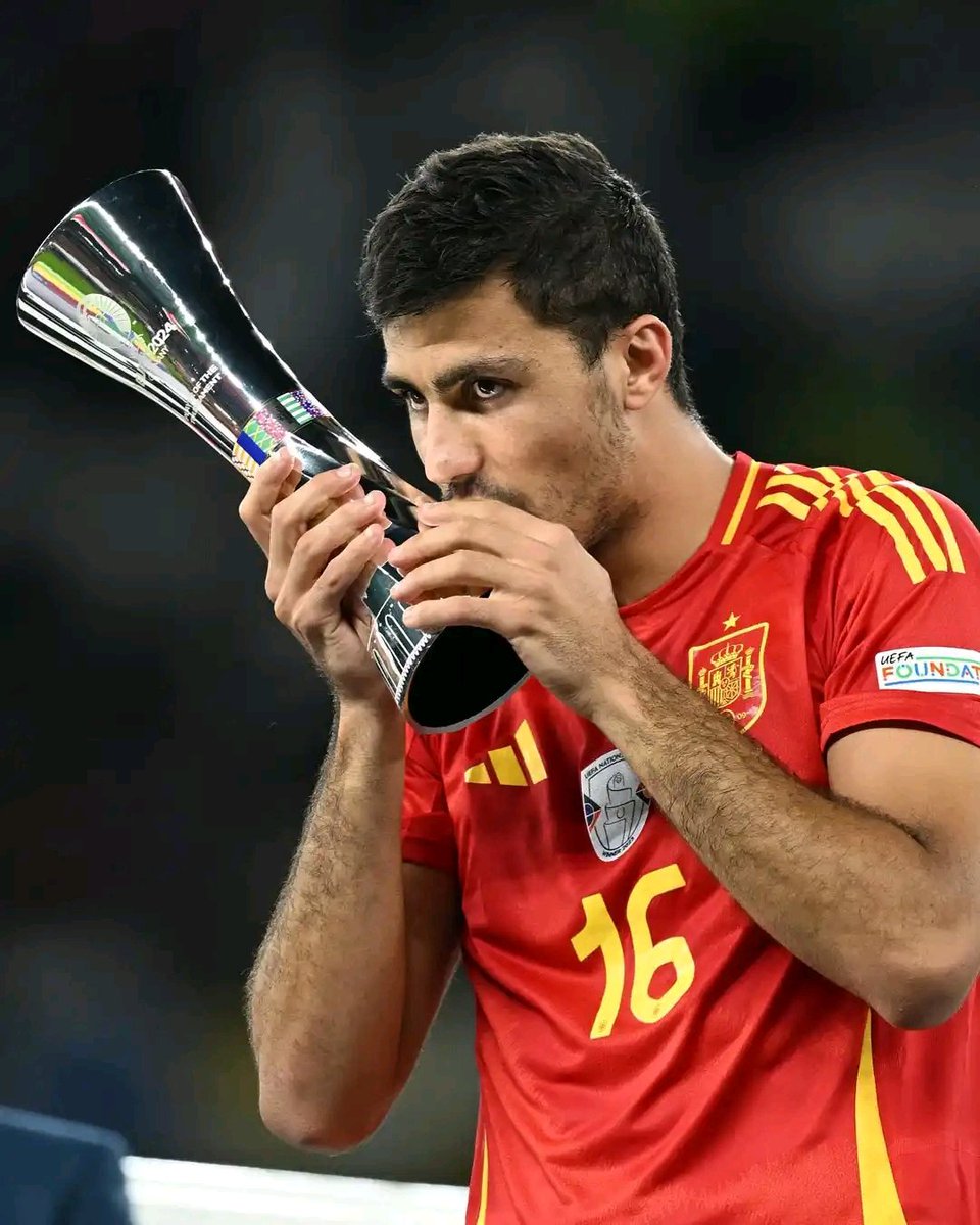 ChisomChelsea1's tweet photo. #EURO2024 AWARDS 

✅ BEST PLAYER OF THE TOURNAMENT- RODRI

✅ YOUNG PLAYER OF THE TOURNAMENT- LAMINE YAMAL https://t.co/IKHl0HSdcP