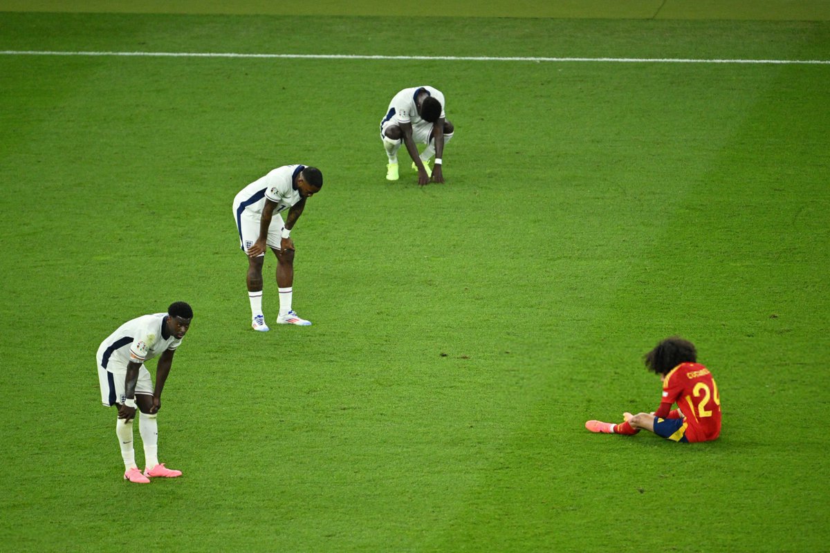 Blue_Footy's tweet photo. Best caption wins... https://t.co/qgkmeoR2GF