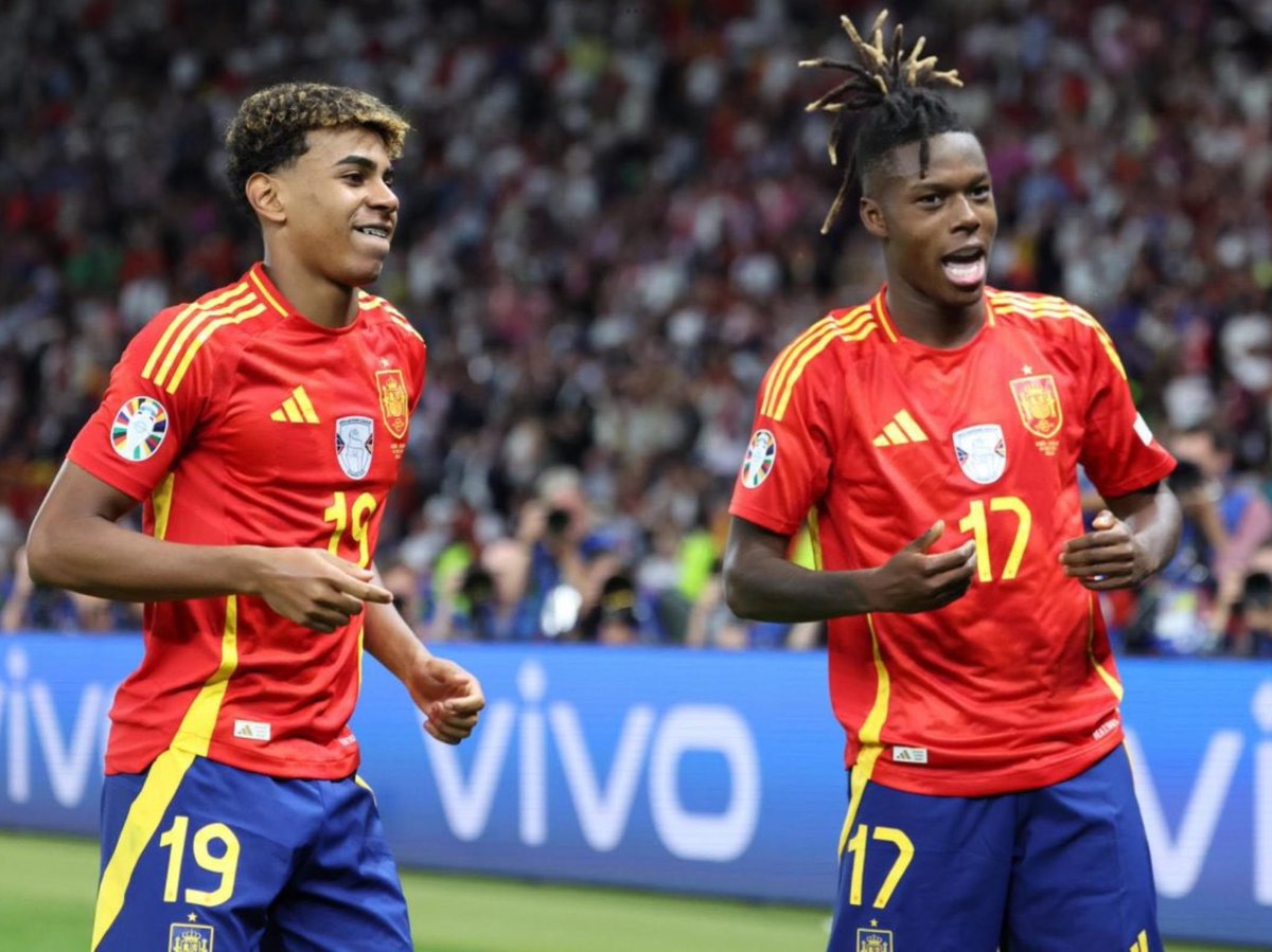 lamacope's tweet photo. SOMOS CAMPEONES DE EUROPA.

7 partidos ganados. 15 goles a favor 4 en contra.
Hemos vencido a croatas, italianos, alemanes , franceses e ingleses.

CUATRO EUROCOPAS PARA LOS NUESTROS https://t.co/G1w1Se3nMD