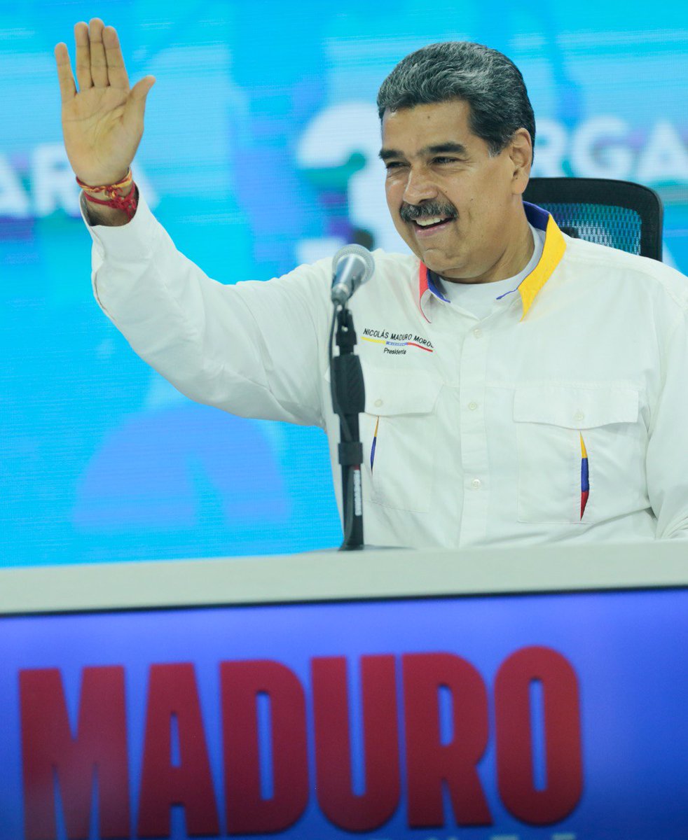 #EsNoticia 📰| Al saludar a las Unidades de Batalla Bolívar Chávez (UBCH), el presidente <a href="/NicolasMaduro/">Nicolás Maduro</a> aseveró que esta ha sido una campaña con la que ya se avizora la gran victoria del 28 de julio. "Una campaña de entusiasmo, verdades, movilización, en la profundidad de