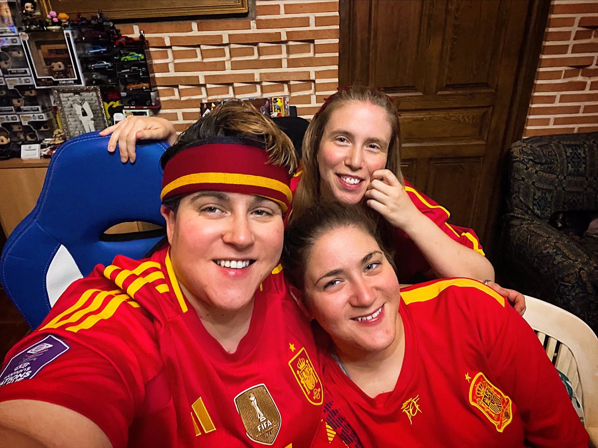 Ana_mz13's tweet photo. VAMOS ESPAÑA!!! CAMPEONES!! 
🇪🇸👏⚽️😝🇪🇸 https://t.co/jcvImG5llA