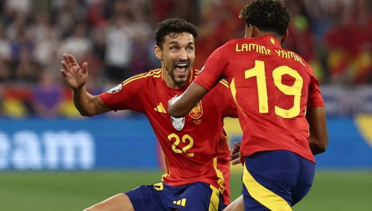 Damas y caballeros, con ustedes, el campeón más veterano (38 y 236 días) y el más joven (17 años y 1 día) en TODA la historia de la Eurocopa.