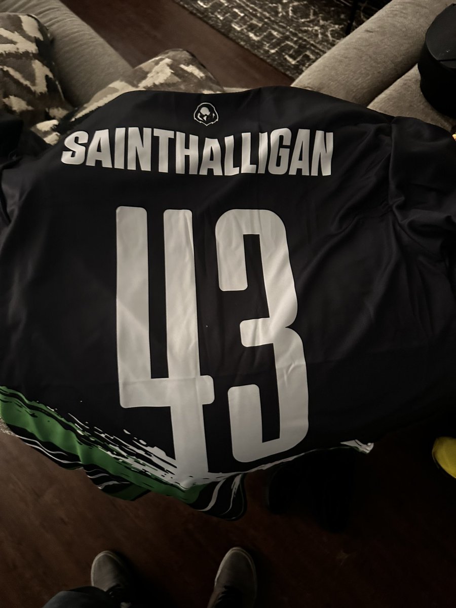 RG_Halligan's tweet photo. Look at what showed up! Ready to rock 🤘🏼
The new @RegimentGG and @kick jersey just came in the mail! https://t.co/HCD7YNjio9