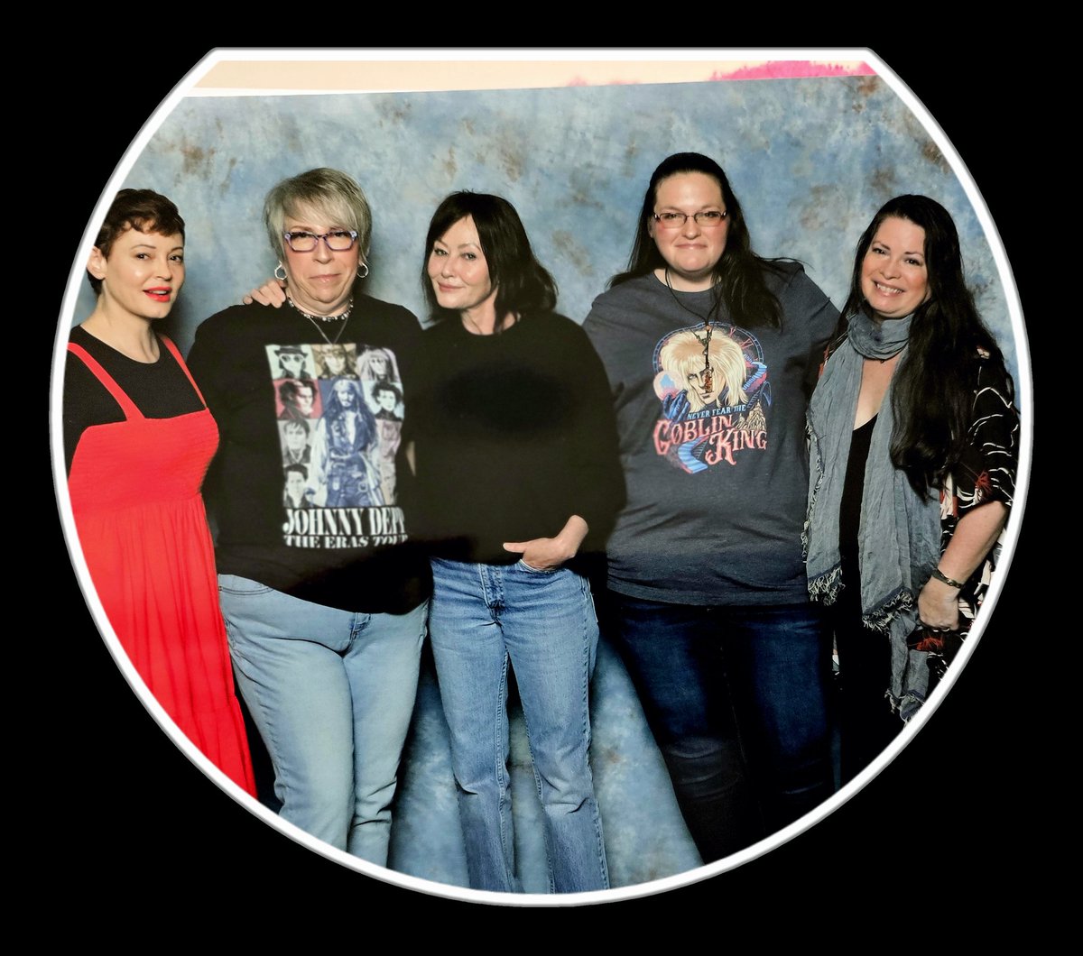 Cassaluvdine's tweet photo. My daughters and I had the absolute Privilege to meet #Shannon with the #CharmedOnes this Past Feb. She was warm and kind . And she will b missed by this Fan.💔😭 https://t.co/wvwN4k8Uqa