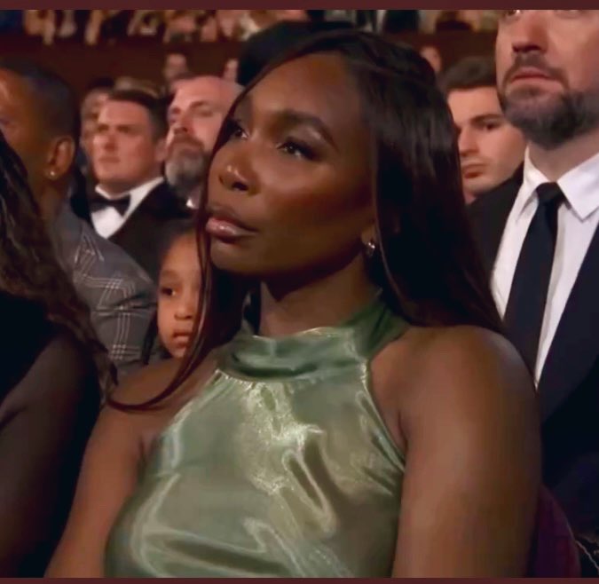 RoyallyBlunt's tweet photo. Venus is all of us listening to #Hazbeen’s speech.
#VenusWilliams #BunkerHarry #BroadBack #FauxRoyals #DuchessRatchet #DumbDuchess #DumbPrinceHarry #FOHarry #FOMeghan #HarryAndMeghanDOWNFALL #HarryAndMeghanExposed #HarryDestroyedEvidence #HarryTheCowardlyLion #HarryAndMeghan https://t.co/JRgAbSVk2a
