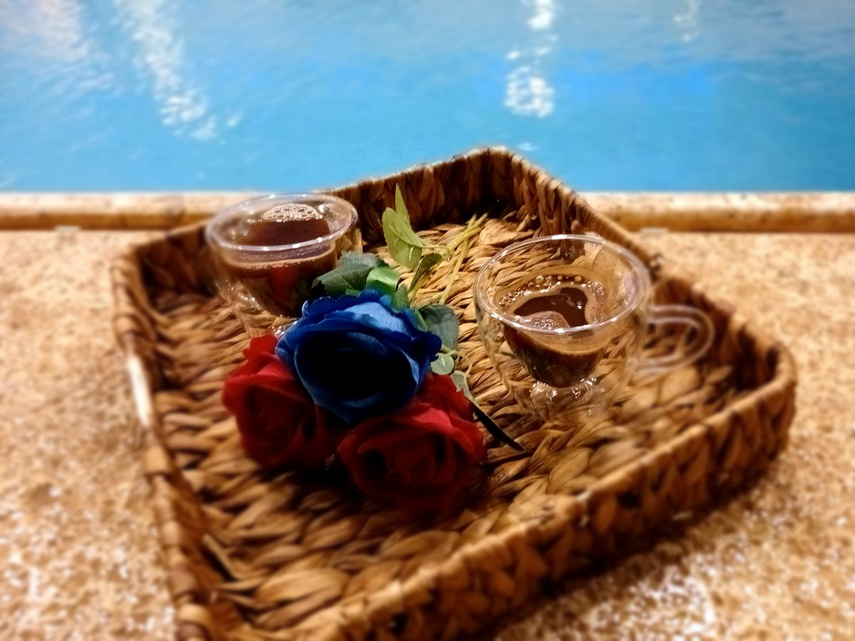 دع العالم جانبًا ، و أشرب قهوه .☕️🤎