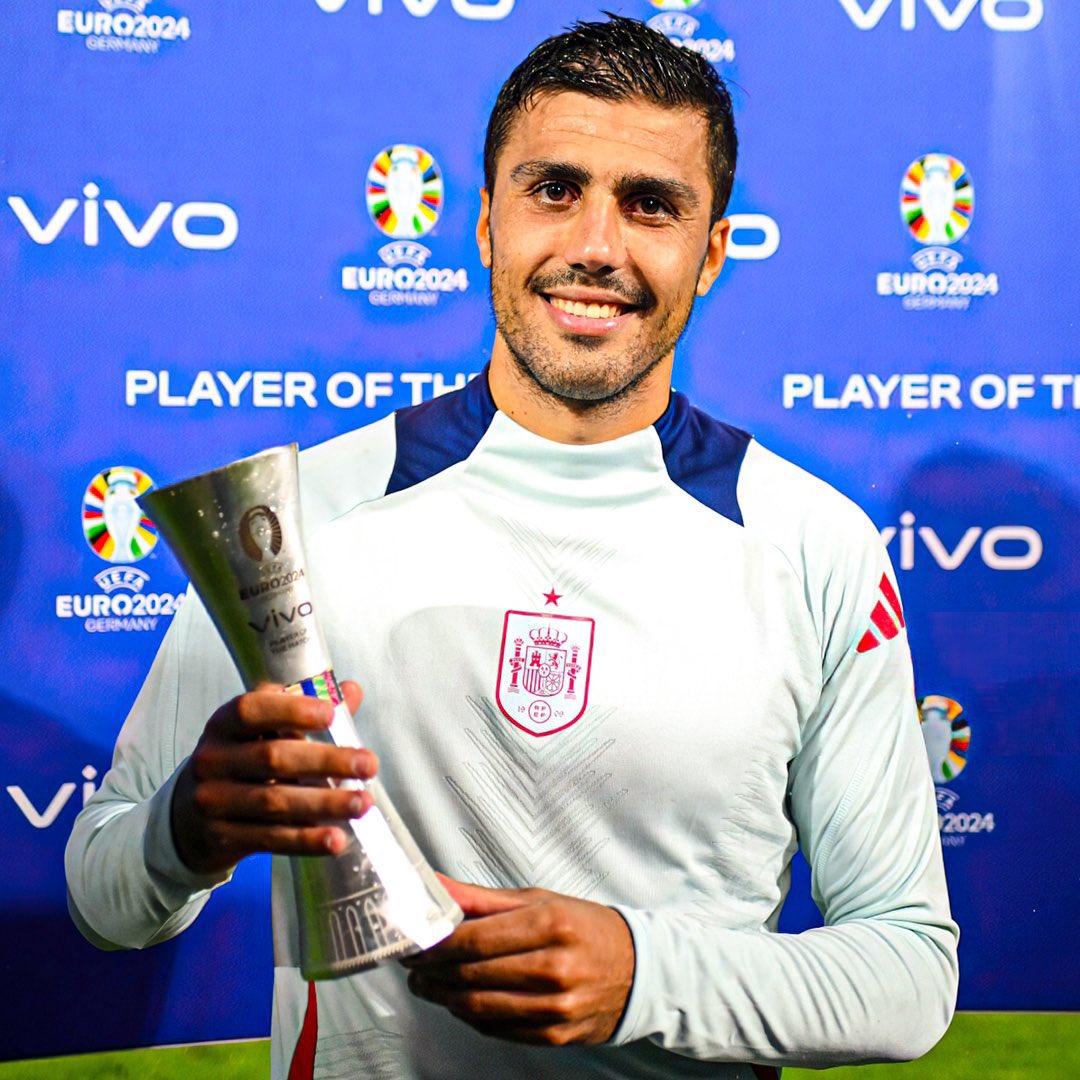 pablolopez111's tweet photo. Rodri

…el futbolista que mejor hace JUGAR a todos…

…el futbolista que hace MEJOR a todos…

…el MEJOR futbolista de la actualidad !!! https://t.co/MdQgNH2fZV