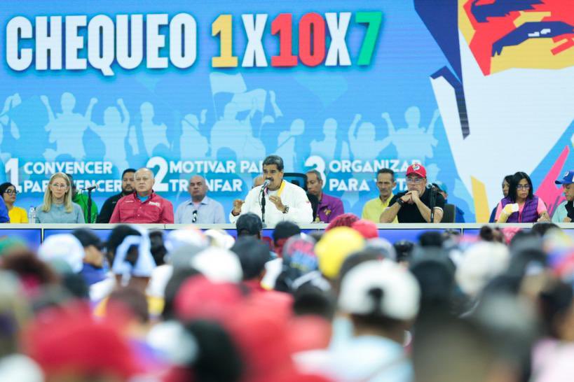 Candidato <a href="/NicolasMaduro/">Nicolás Maduro</a>: La maquinaria del 1x10x7 es la maquinaria más extendida, organizada, grande y poderosa que jamás hayamos tenido en treinta elecciones
#VenezuelaUnidaAvanza
