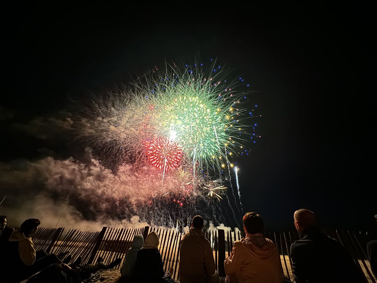 XavierBerardMD's tweet photo. Fête Nationale🇫🇷 #SoulacSurMer https://t.co/qnDIQIGNY9