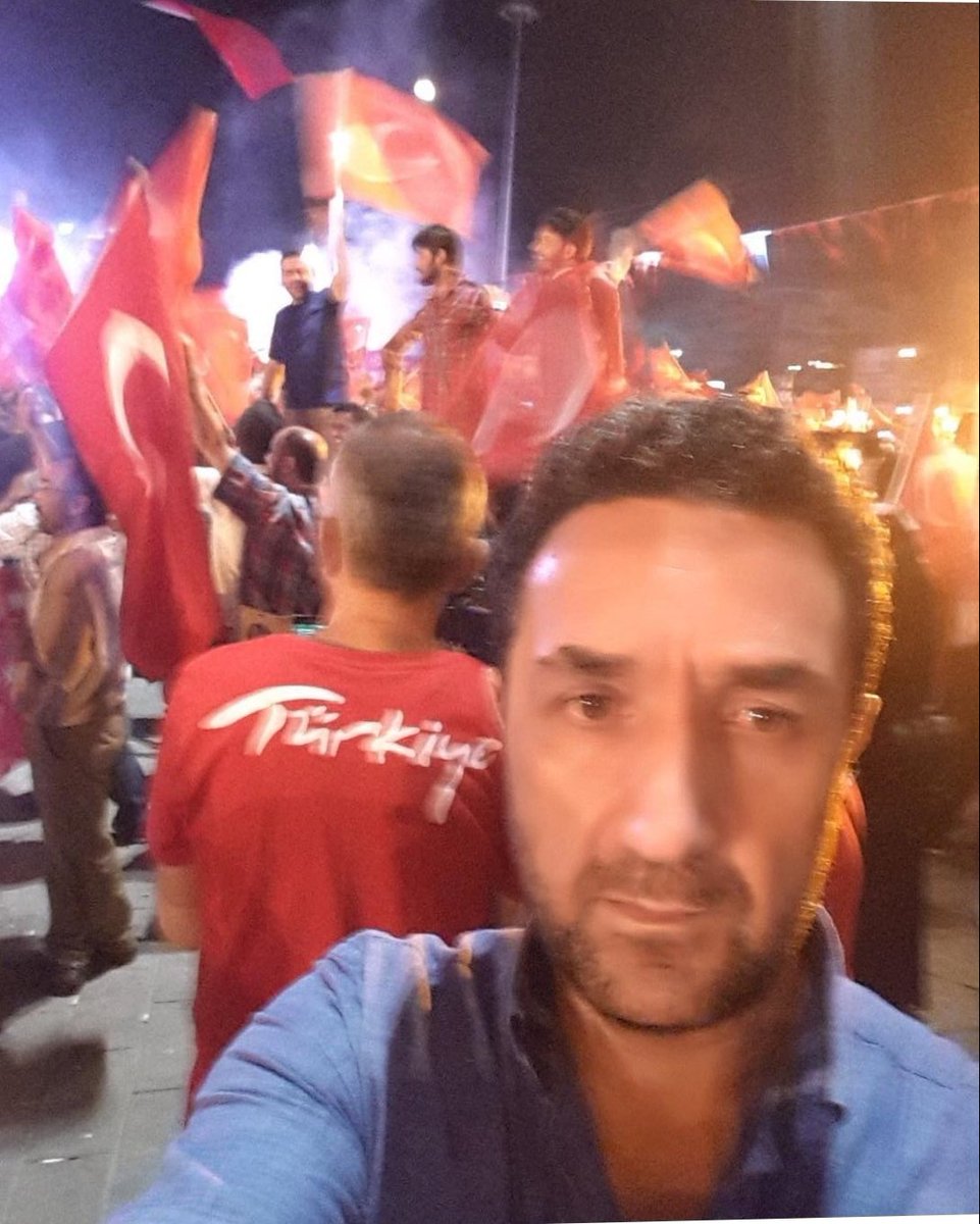 Mektebi'nde Şehadet olan bir milletin
Kaderinde esaret yoktur..