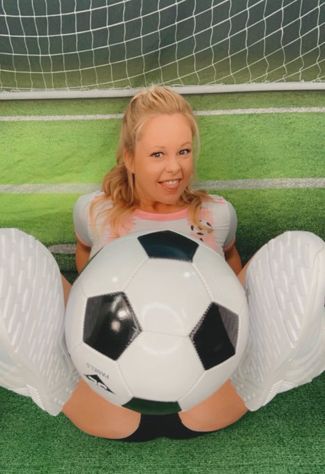 Anyone else going to watch the big game today?? ⚽️  #CopaAmerica2024 #soccer #CopaAmerica https://t.<a href="/tag/soccer"class="tags"><span>#soccer</span></a><a href="/tag/copaamerica"class="tags"><span>#copaamerica</span></a><a href="/tag/copaamerica2024"class="tags"><span>#copaamerica2024</span></a>