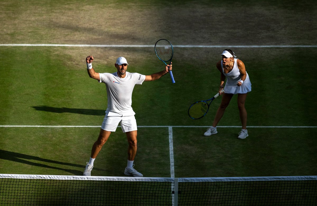 gonzalezsanty's tweet photo. Finalistas de Wimbledon!!!! 💚💜
2 semanas inolvidables!!
Gracias por todo el apoyo y aunque no ganamos , lo dimos todo!!! Viva México 🇲🇽 https://t.co/IXNHuMqUJC