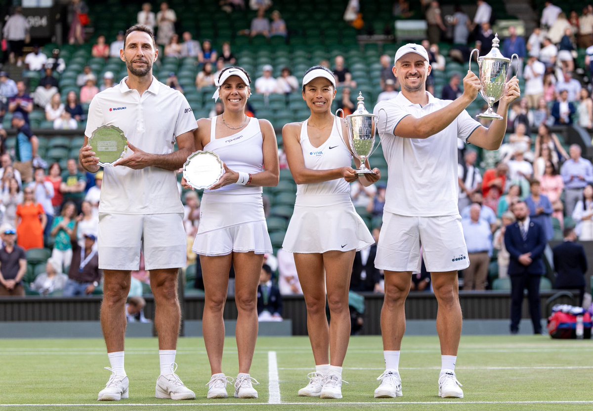 gonzalezsanty's tweet photo. Finalistas de Wimbledon!!!! 💚💜
2 semanas inolvidables!!
Gracias por todo el apoyo y aunque no ganamos , lo dimos todo!!! Viva México 🇲🇽 https://t.co/IXNHuMqUJC