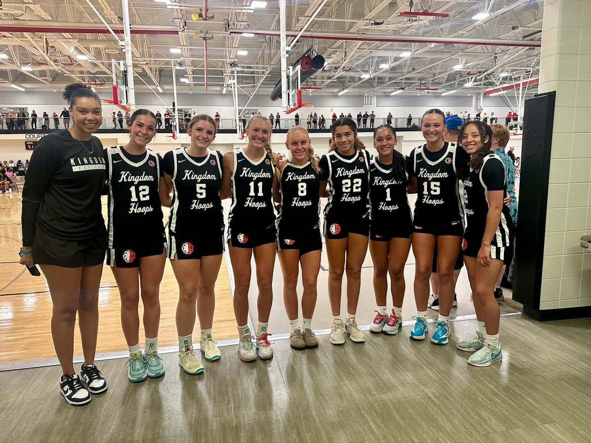 erinhadenfeldt's tweet photo. @hoops_kingdom  u17 girls are working hard in St Louis @USJN. They are 3 &amp; 1 and play tonight at 7:15 on ct 1 &amp; tm morning at 8:00 am ct 1! Let's go!  @brynliehadenfe1 @nevaeh_dd02 @alyssa_bartlet @JaedenPratt @Ashleejb_ @gracelinderrr @haynes_aubrie @Kekerwalker @maddyfischer34 https://t.co/nb7lTroTuc