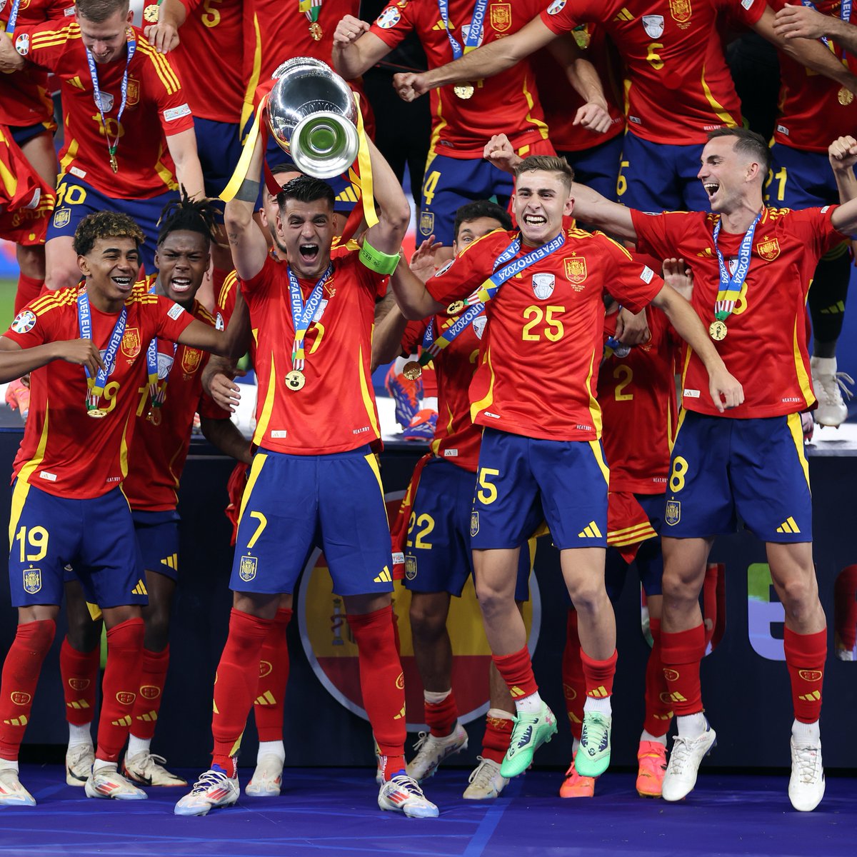 ellarguero's tweet photo. 🏆📆 𝟏𝟒 𝐝𝐞 𝐣𝐮𝐥𝐢𝐨 𝐝𝐞 𝟐𝟎𝟐𝟒: 𝐮𝐧𝐚 𝐟𝐞𝐜𝐡𝐚 𝐪𝐮𝐞 𝐧𝐨 𝐨𝐥𝐯𝐢𝐝𝐚𝐫𝐞𝐦𝐨𝐬 𝐧𝐮𝐧𝐜𝐚

⚽️ La @SEFutbol, campeona de Europa en Berlín 
🎾 @carlosalcaraz, campeón de Wimbledon

⭐️ Un día para la historia del deporte español⭐️ https://t.co/AuYknvSIBN