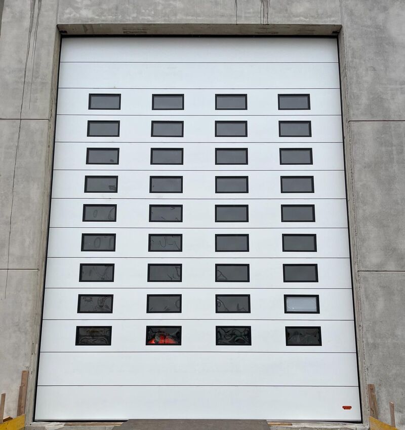 Rolflex's tweet photo. 🏅 If having as many windows as possible were an Olympic sport, this door would take home the gold! 🏆✨What do you think? Could your door project compete in the Window Olympics? Let us know in the comments! 💬👇 

#WindowGoals #StylishDoors #NaturalLight #industrialdoors https://t.co/7htbiXWOO9