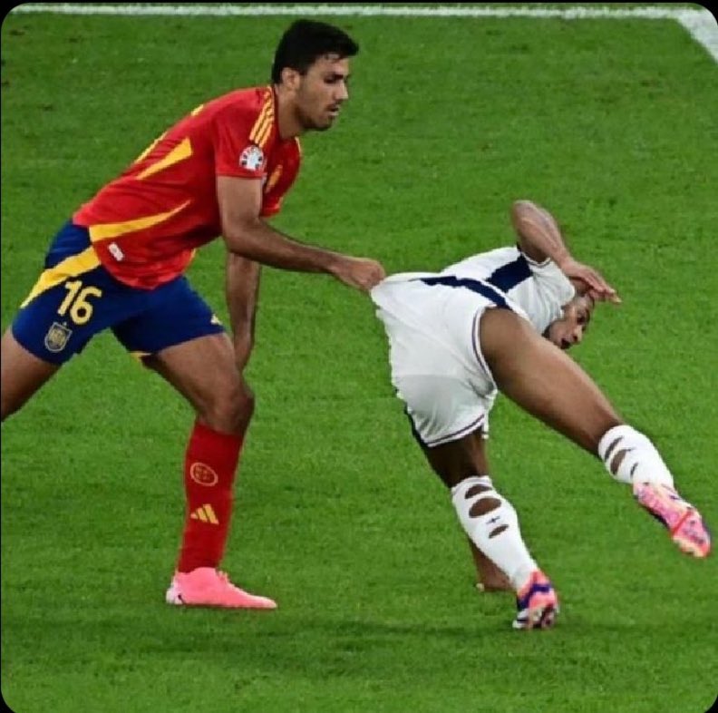 fcb_shaw's tweet photo. Je chiale de rire 😭😭 https://t.co/732t4SzKRp